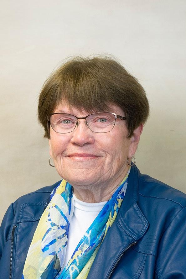 bette howell min